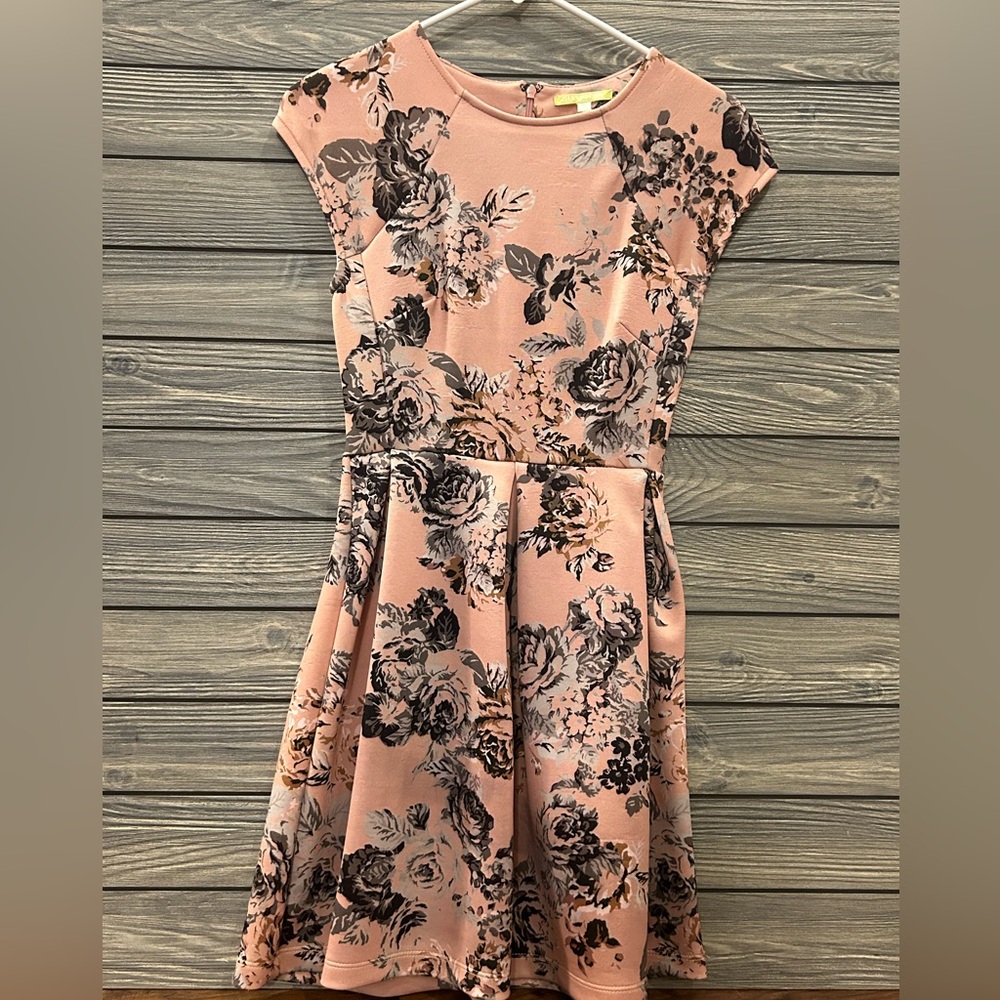 Young Misses/Junior Dress. XS, zippered back